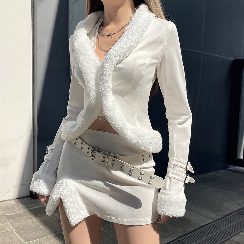 Women's short tailored faux fur bolero jacket with V-neck and decorative strap sleeves Mune Fashion
