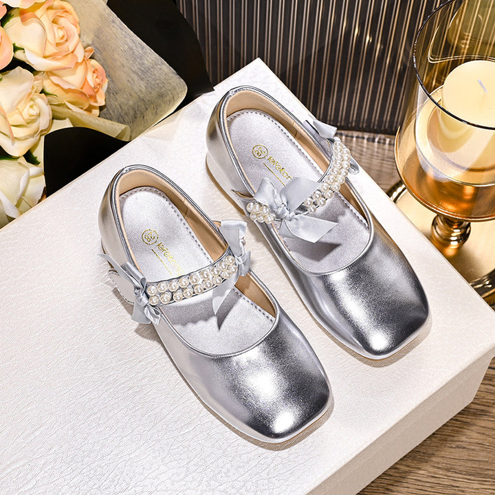 Girls' ballet shoes with decorative pearl and bow accents Mune Fashion