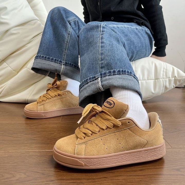 Women's sneakers made of soft suede with classic sole Mune Fashion