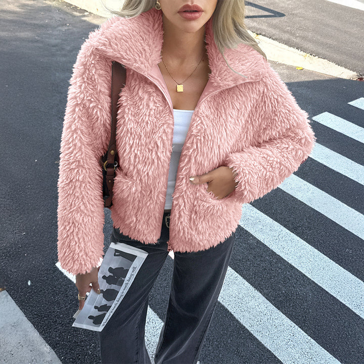 Women's teddy jacket with zip, high-neck collar, patch pockets, and short fit Mune Fashion