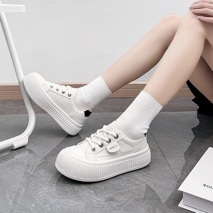Women fashionable sneakers with sporty design and slip-resistant rubber sole Mune Fashion