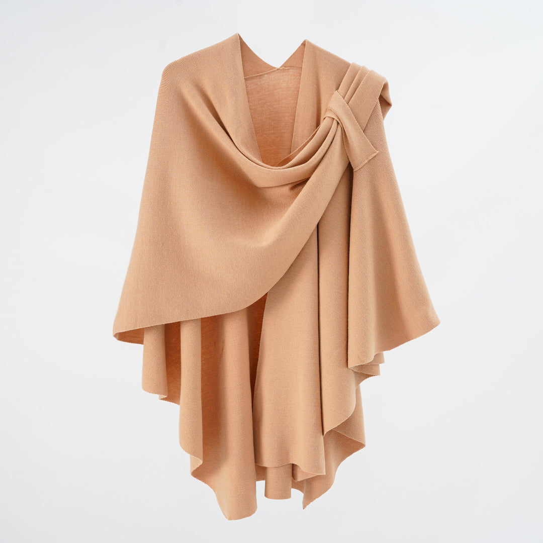 Women's hooded poncho made of fine knit with asymmetric hem Mune Fashion
