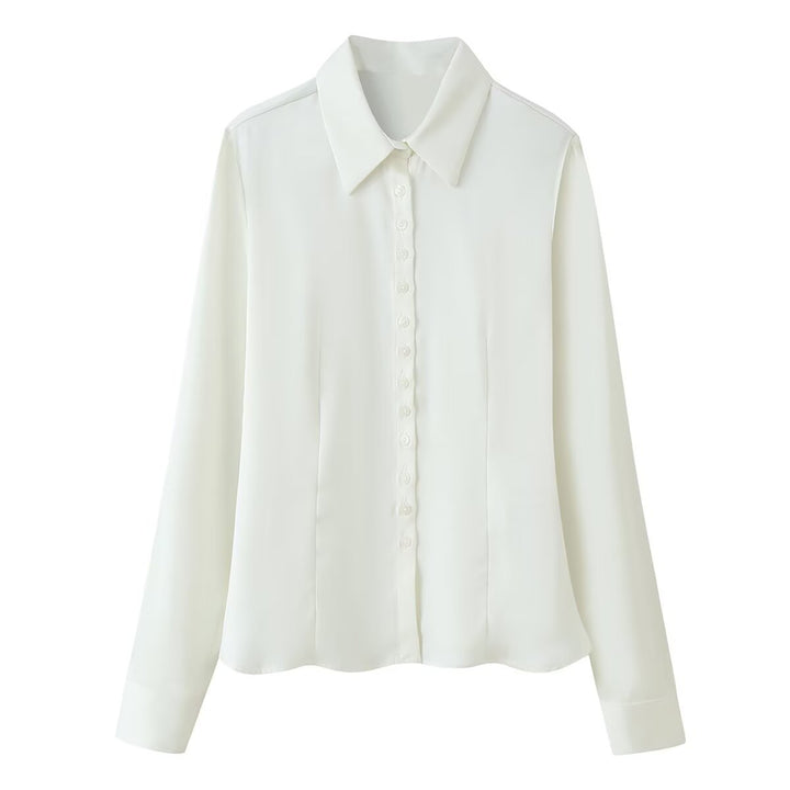 Women's lightweight blouse made of flowing crepe with a classic shirt collar, continuous button placket, and waist-enhancing darts.