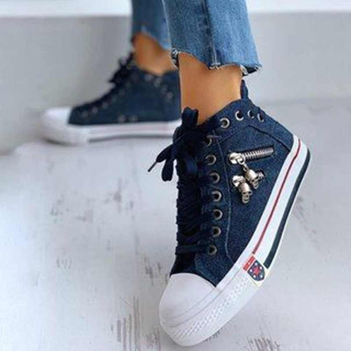 Ladies high sneaker in denim look with side zipper and decorative charms Mune Fashion