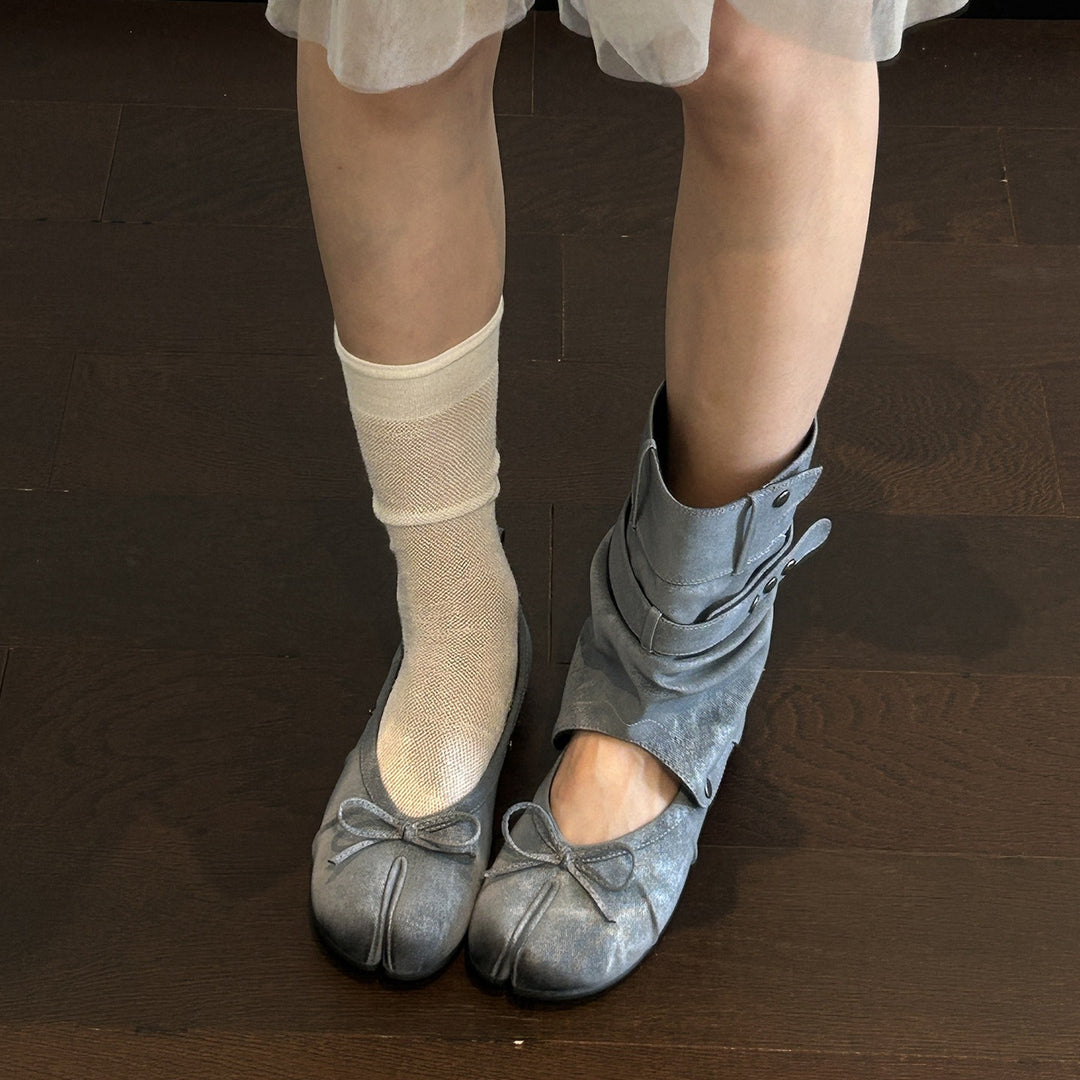 Women's Tabi-inspired suede ballet flats with toe cap seam and bow detail Mune Fashion