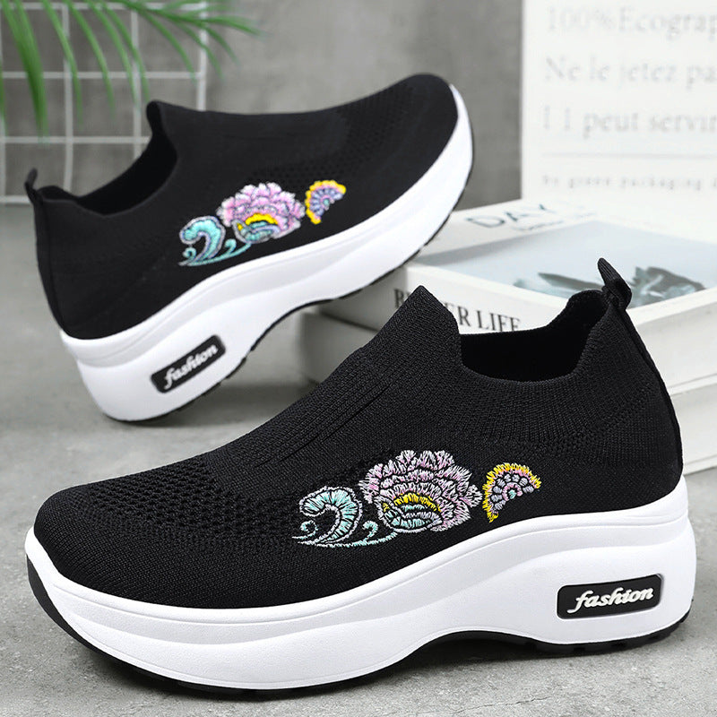Women Sporty Stretch Sneakers with Floral Application and Cushioned Sole Mune Fashion