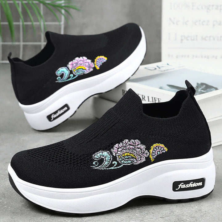 Women Sporty Stretch Sneakers with Floral Application and Cushioned Sole Mune Fashion