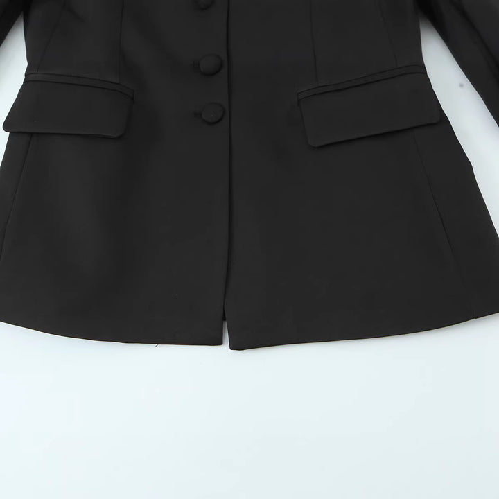 Women Elegant tailored blazer with covered buttons and flap pockets Mune Fashion