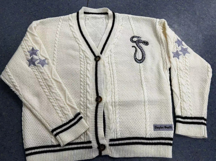 Ladies knitted college cardigan with cable pattern, V-neck, contrast stripes and embroidered appliqués Mune Fashion