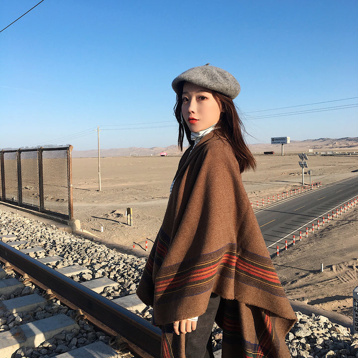 Women's hooded cape poncho in tartan pattern with fringed hem made of soft wool blend Mune Fashion