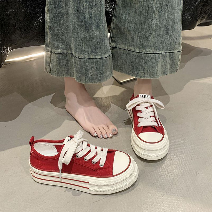 Women’s sporty sneakers with sturdy sole and breathable canvas by Mune Fashion