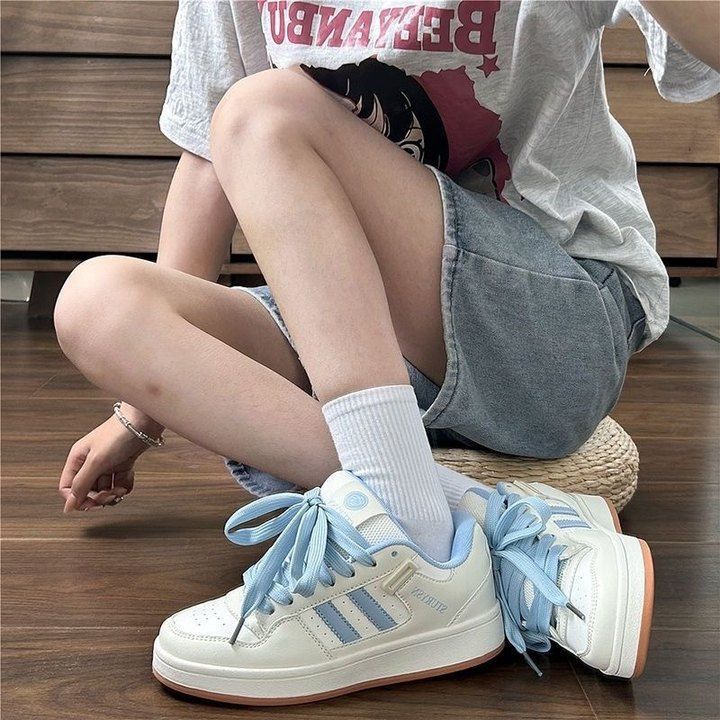 Women's sporty sneakers in retro style with breathable surface structure Mune Fashion