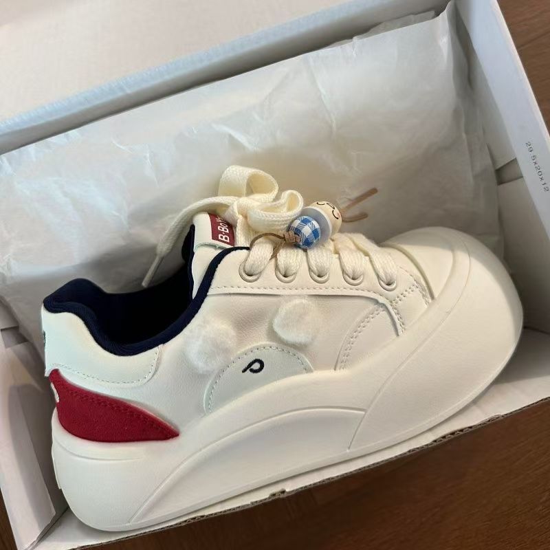Ladies sneakers with playful details and unique applications Mune Fashion
