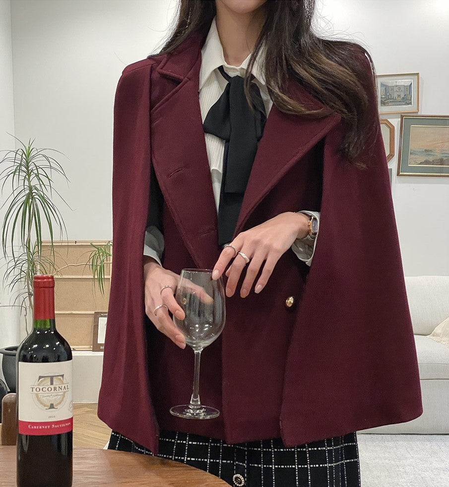 Women’s coat cape in tailoring look with double-breasted button placket and distinctive shoulder Mune Fashion