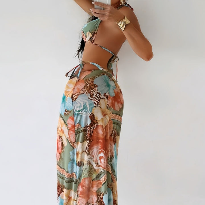 Women's elegantly cut beach dress with floral design Mune Fashion