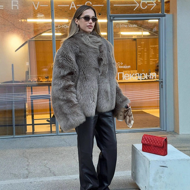 Women's short coat made of luxurious teddy faux fur with balloon sleeves and shawl collar Mune Fashion