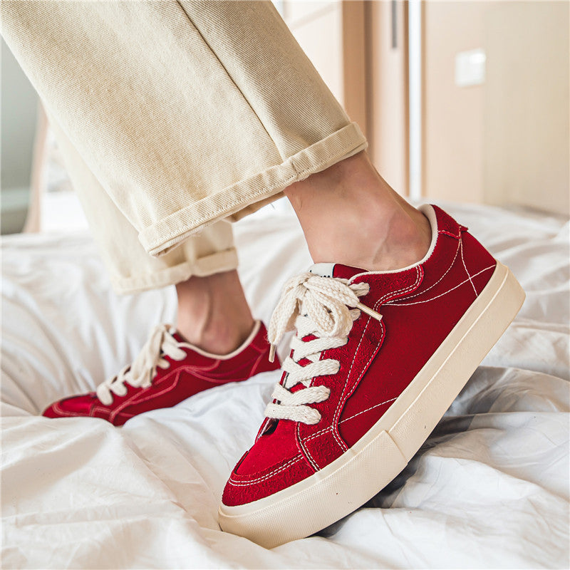 Unisex casual canvas low-top sneaker with contrasting decorative stitching and padded platform sole Mune Fashion