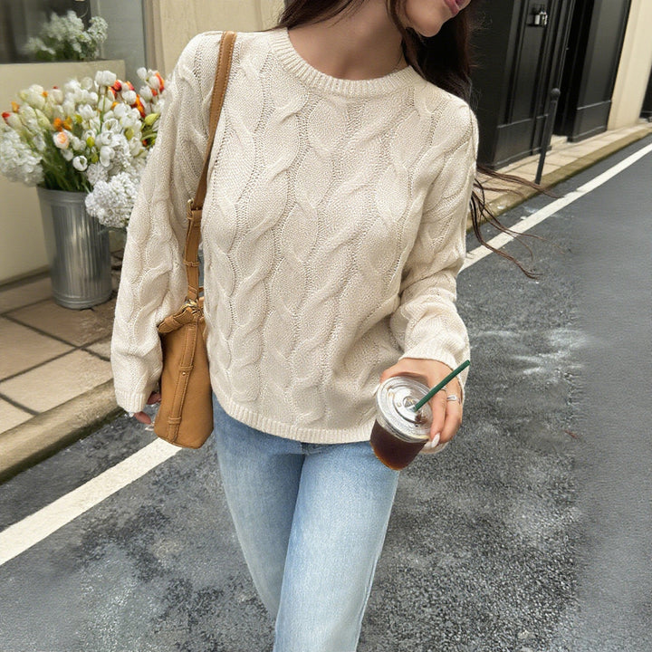 Women's oversized cable knit pullover with round neckline and soft drape Mune Fashion