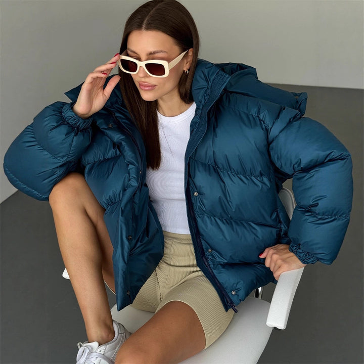 Ladies short puffer jacket with thermal filling, oversized hood & concealed two-way zipper Mune Fashion