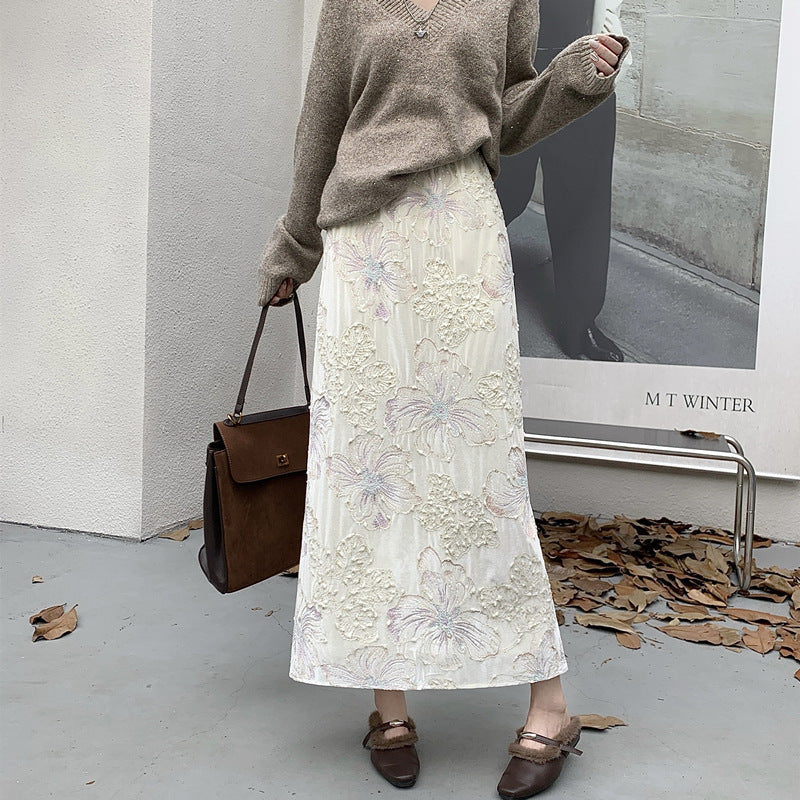 Women's maxi skirt in velvety jacquard fabric with floral relief, high waist and side leg slit Mune Fashion