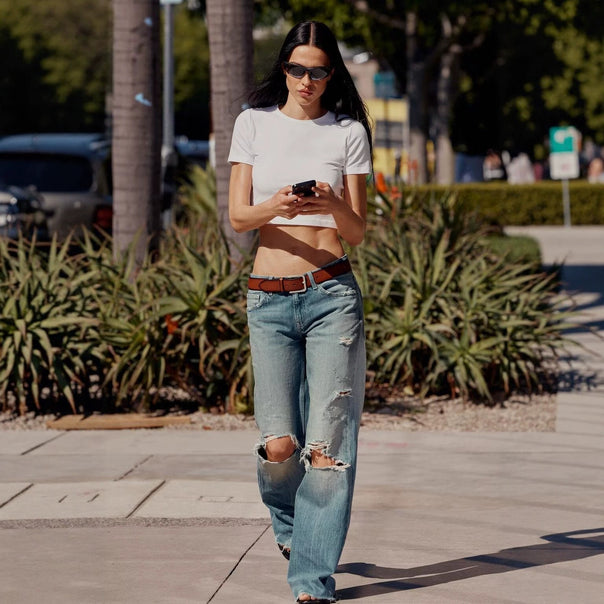 Women's High-Waist Flared Jeans with Destroy Effect and Frayed Hem Mune Fashion
