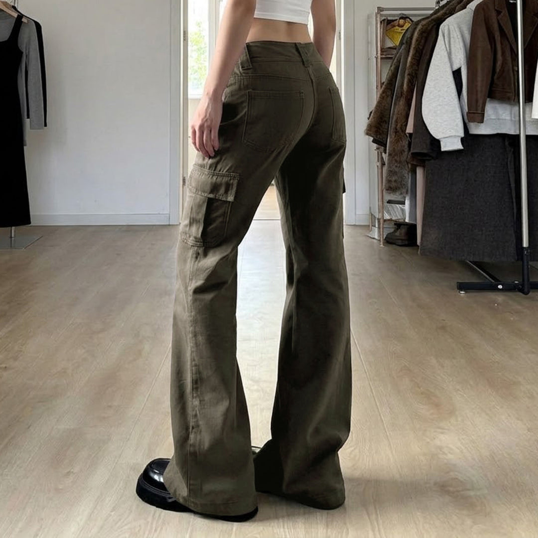 Women nan Cargo-Flared-Pants with high-cut waist, applied leg pockets and flared leg Mune Fashion