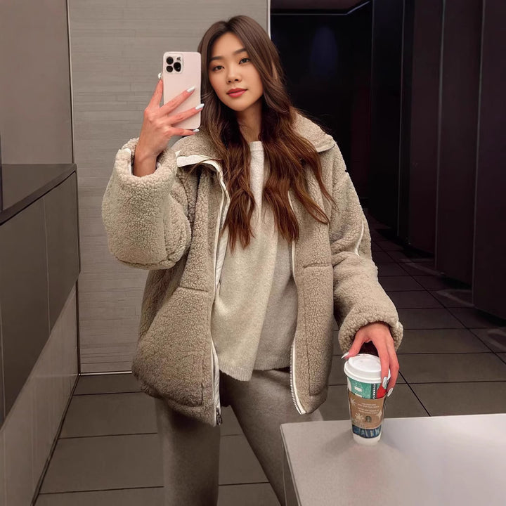 Women Wide Cut Teddy Fleece Jacket with High Standing Collar Mune Fashion