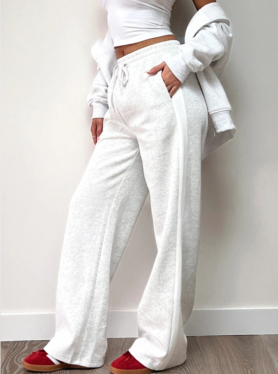 Women's Wide High-Waist Jogging Pants with Side Contrast Stripe and Pockets