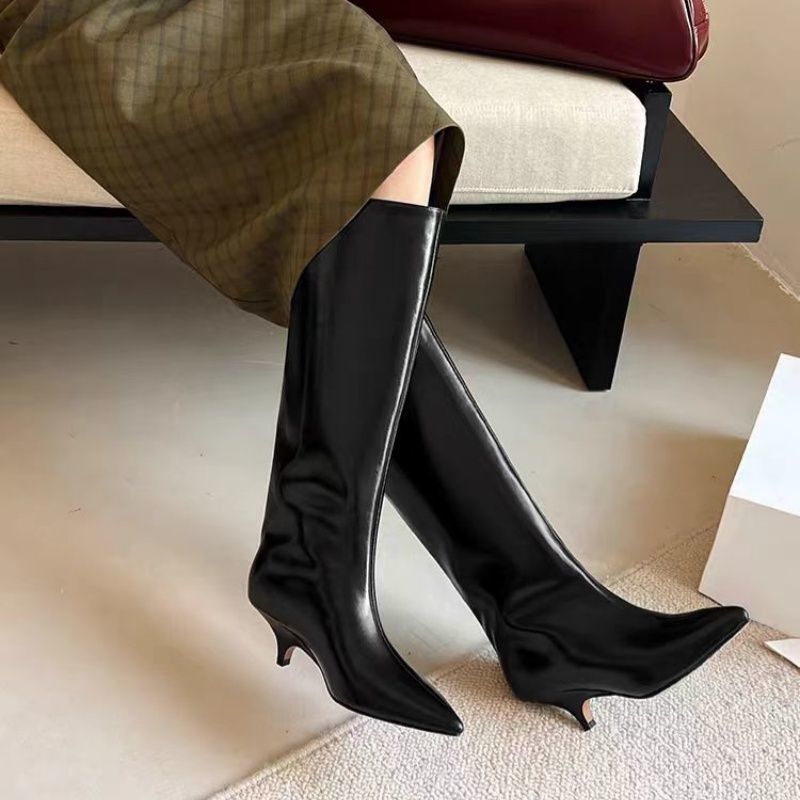 Women's knee-high boots with pointed toe cap and sculpted kitten heel Mune Fashion