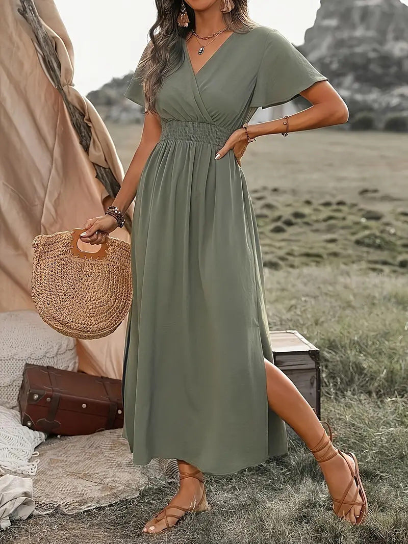 Elegant short-sleeve dress with choir collar