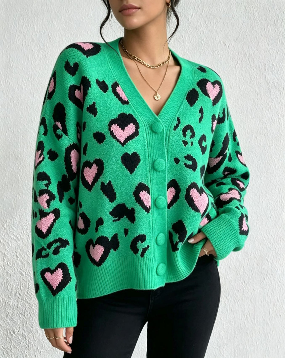 Women's knitted cardigan with heart-leopard jacquard, V-neck and large fabric buttons Mune Fashion