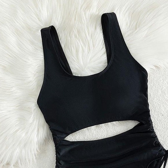 Women's one-piece swimsuit with side cut-out details Mune Fashion