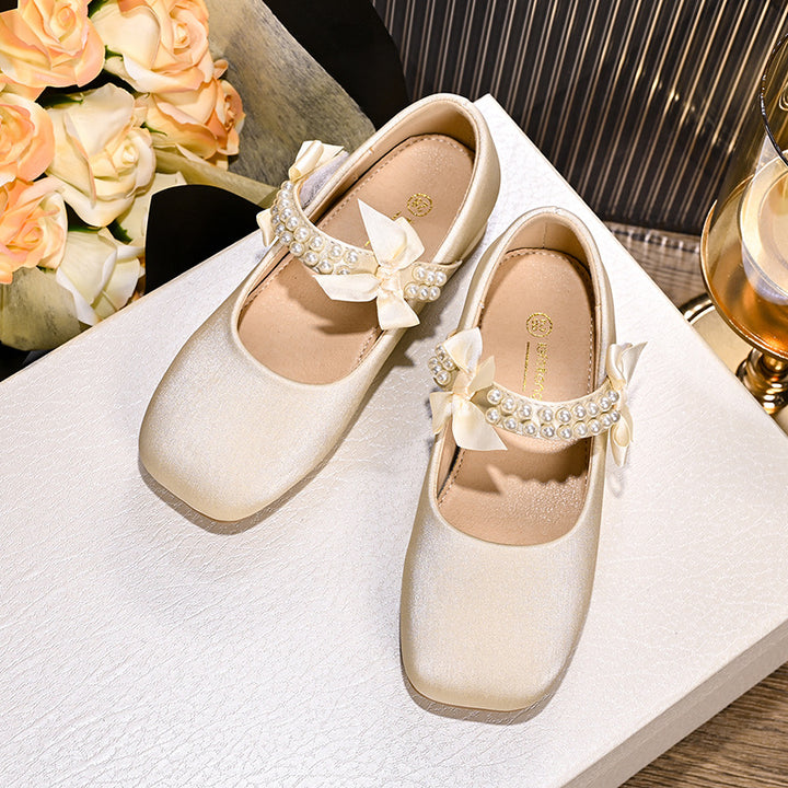Girls' ballet shoes with decorative pearl and bow accents Mune Fashion