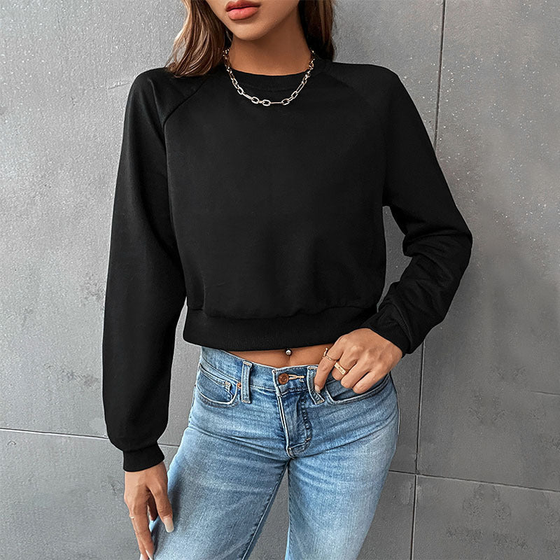 Women's Short Minimalist Sweatshirt with Raglan Sleeves and Ribbed Hem Mune Fashion