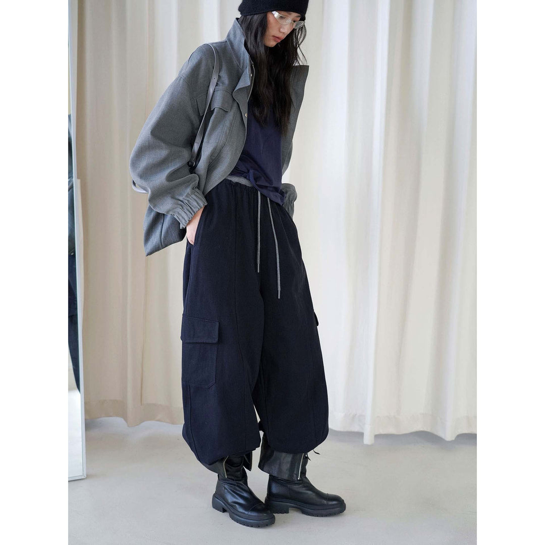 Women's loose Cargo pants with elastic waistband and large flap pockets Mune Fashion