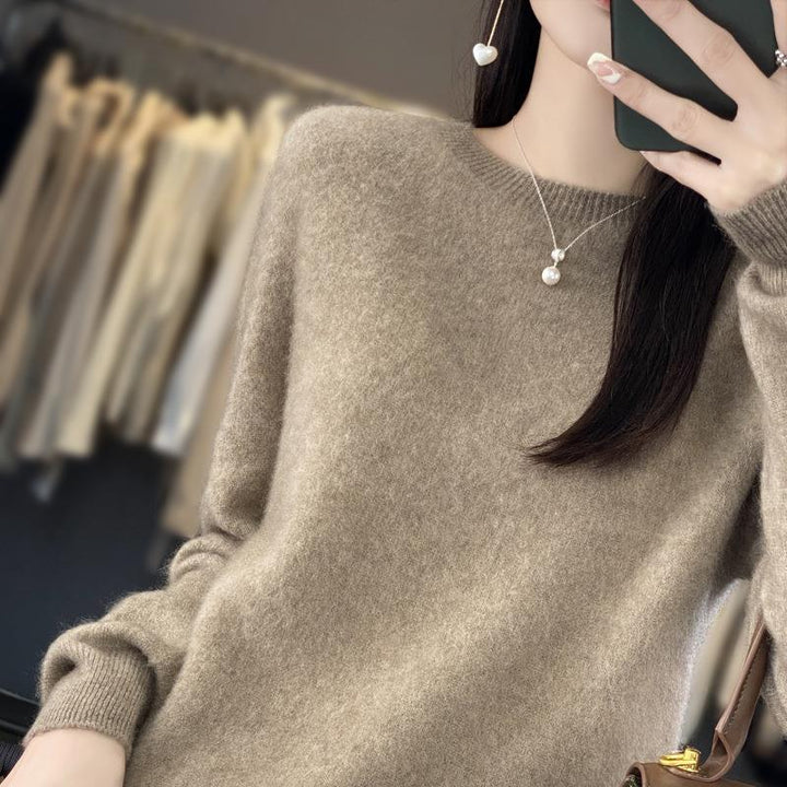 Ladies Loose Fine Knit Pullover with Round Neckline and Fluffy Angora Look Mune Fashion