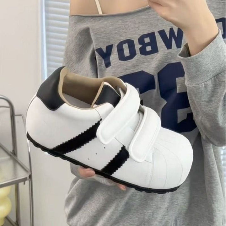 Women's sneakers with Velcro closure and sporty silhouette Mune Fashion