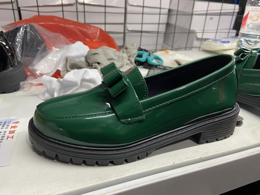 Ladies' patent loafers with profiled rubber sole, decorative strap bow and padded comfort insole Mune Fashion