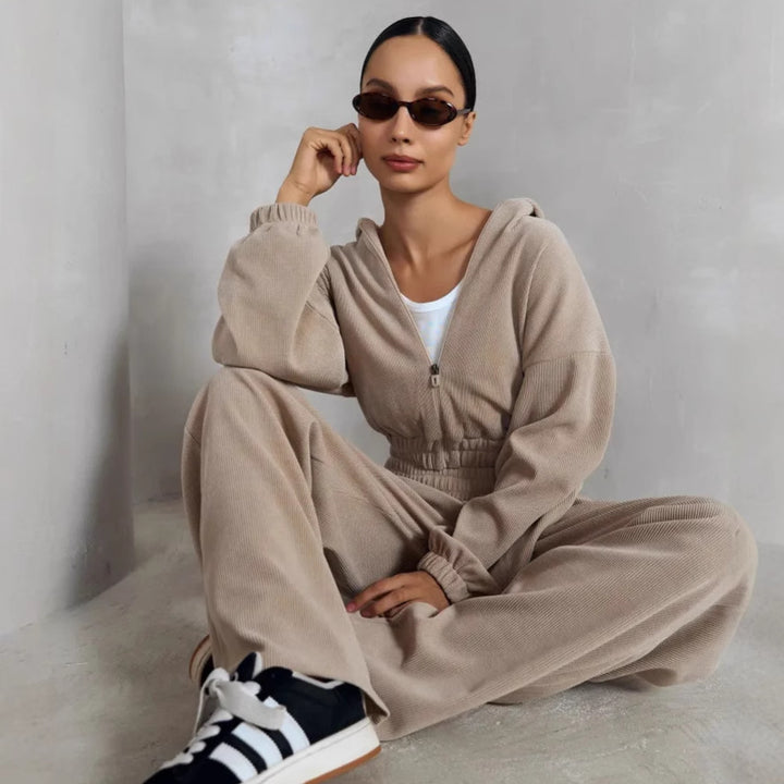 Women's short-cut hoodie and jogging pants set made of corduroy look Mune Fashion