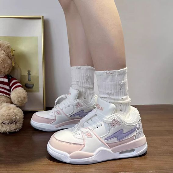 Women’s sporty casual sneakers with airy mesh structure and highly cushioned insole Mune Fashion