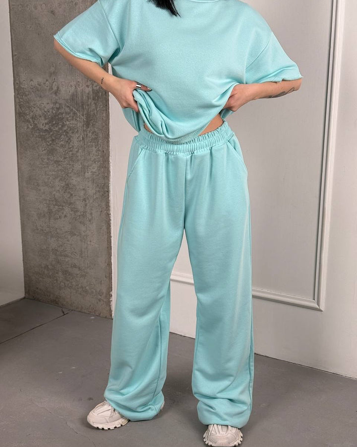 Women wide-cut lounge set with soft sweatpants and boxy T-shirt Mune Fashion