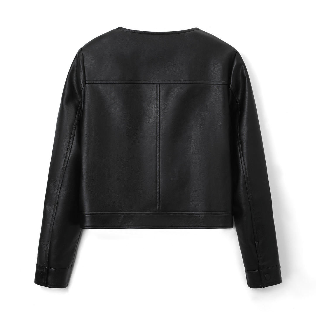 Women's short jacket made of faux leather with round neck, snap button closure, and flap pockets Mune Fashion