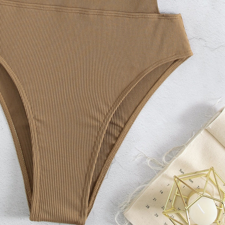 Women's one-piece swimsuit with elegant cut and side straps Mune Fashion