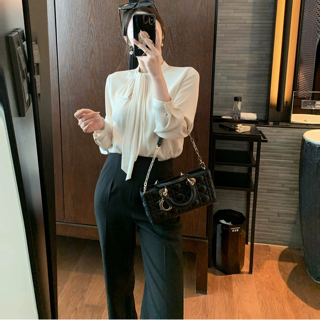 Women Elegant and figure-hugging blouse with bow detail Drune