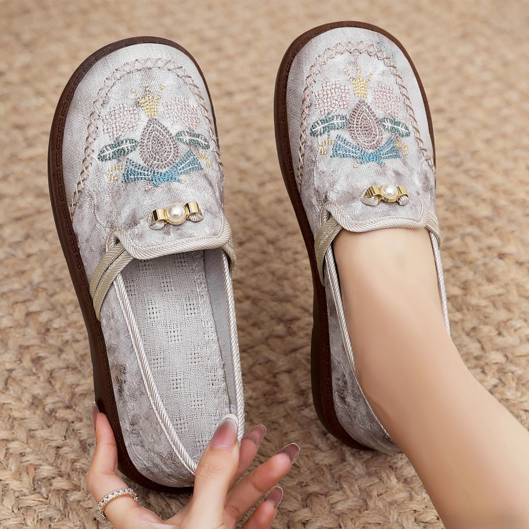 Women's filigree embroidered comfort slipper with pearl application and profiled non-slip sole Mune Fashion