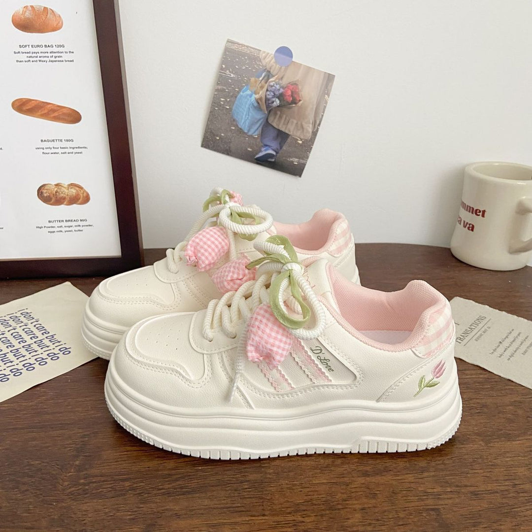 Women Sporty Sneakers with Playful Applications and Cushioned Sole Mune Fashion