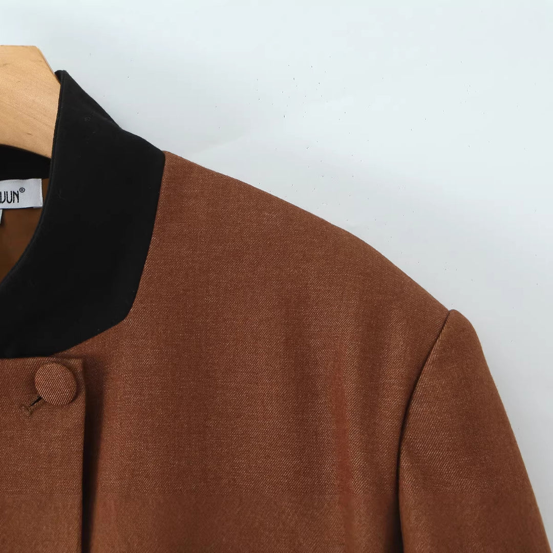Women's Short Blazer in Oversized Short Cut with Emphasized Shoulders Mune Fashion