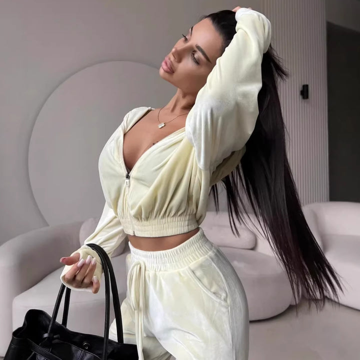 Women's luxurious velvet two-piece jogging suit with cropped zipper and wide pants Mune Fashion