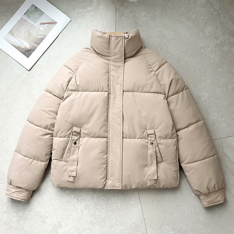 Ladies nan short quilted puffer jacket with high stand-up collar, concealed front flap and D-ring pocket application Mune Fashion
