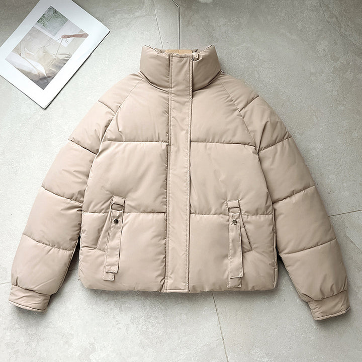 Ladies nan short quilted puffer jacket with high stand-up collar, concealed front flap and D-ring pocket application Mune Fashion